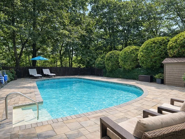 10 Stonewood Dr — Photo 2