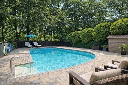 10 Stonewood Dr Photo 1