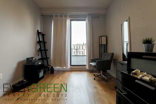 Rented by Evergreen Apartments BK | media 14