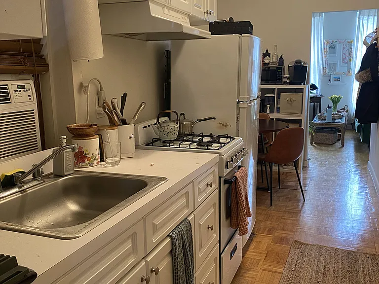 257 W 10th St #3E — Photo 8