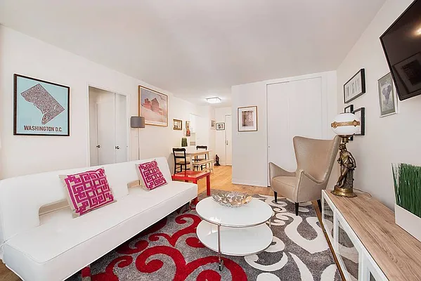 Rented by Manhattan Apartment Organization | media 62