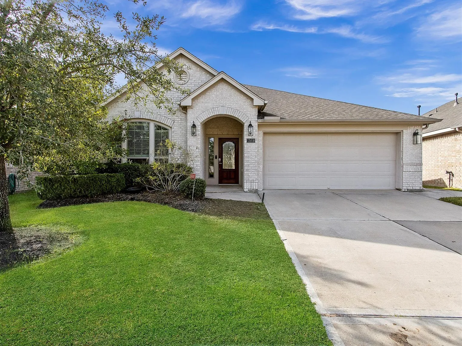 3 bed, 3.0 bath, 2620 sqft, $2,595 — Photo 1