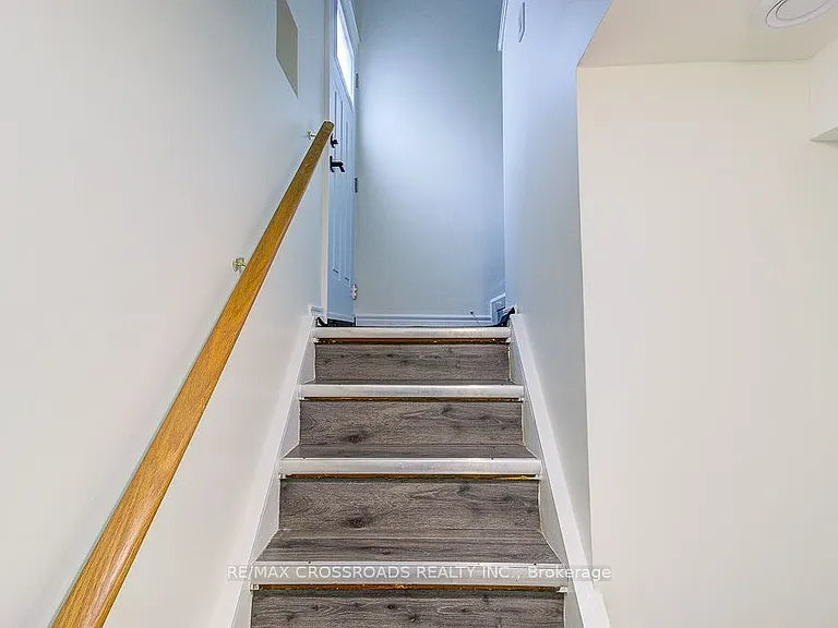 55 Gondola Cres — Photo 5