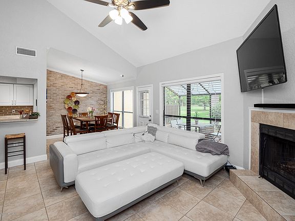 3rd image of 725 Driftwood Cir