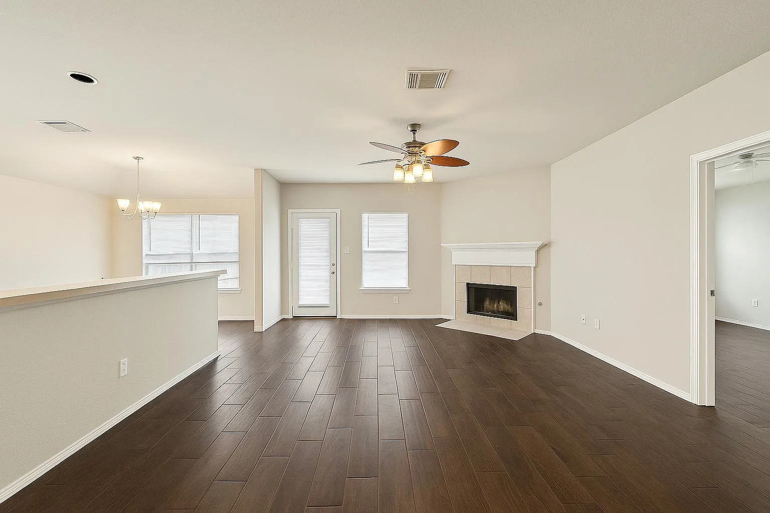 3 bed, 1360 sqft, $2,100 — Photo 4