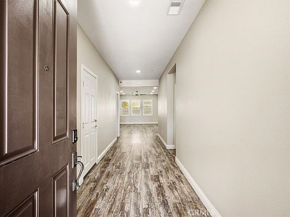 4th image of 20972 Center St
