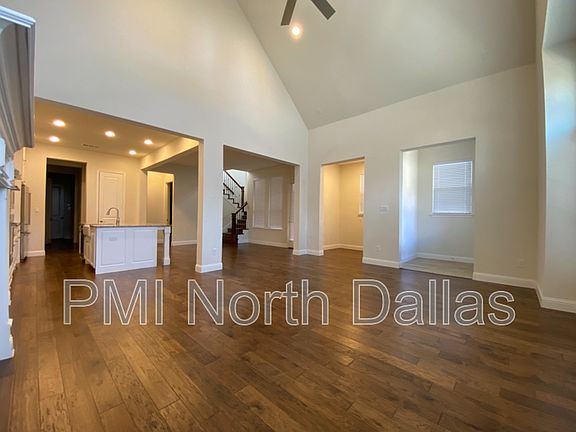 3rd image of 6909 Royal View Dr