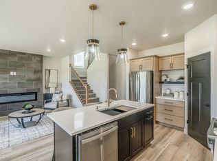 934 Beretta St NW, Mandan, ND 58554