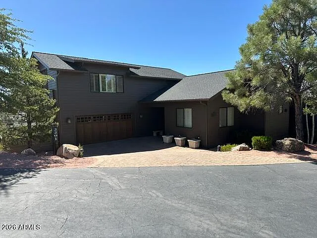 2201 E Grapevine Dr