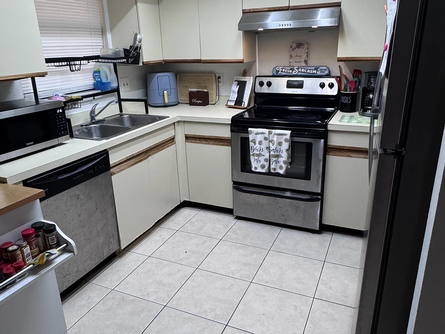 2 bed, 976 sqft, $1,550 — Photo 2