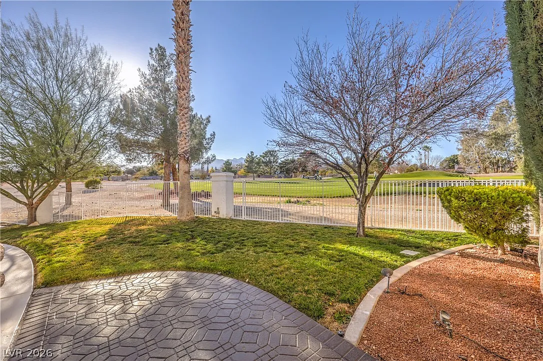 4 bed, 3.5 bath, 3452 sqft, $3,860 — Photo 4