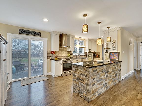 5th image of 243 Cottonwood Dr