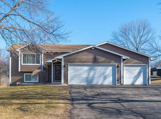 447 Hunter Dr, Watertown, MN 55388
