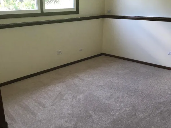 680 McHenry Ave, Crystal Lake, IL 60014