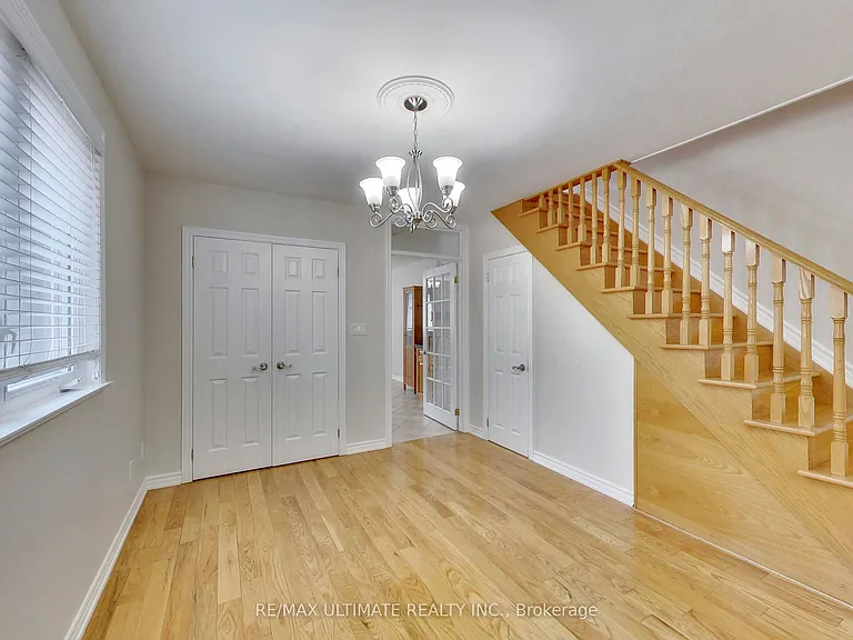 19 Glenora Ave #UPPER — Photo 8