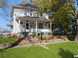 301 SE 4th St, Aledo, IL 61231
