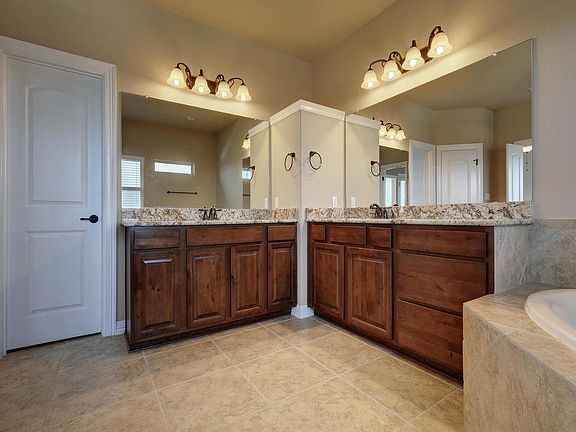 4th image of 119 Antonio Way