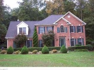 8405 Creeks Edge Ct, Oak Ridge, NC 27310