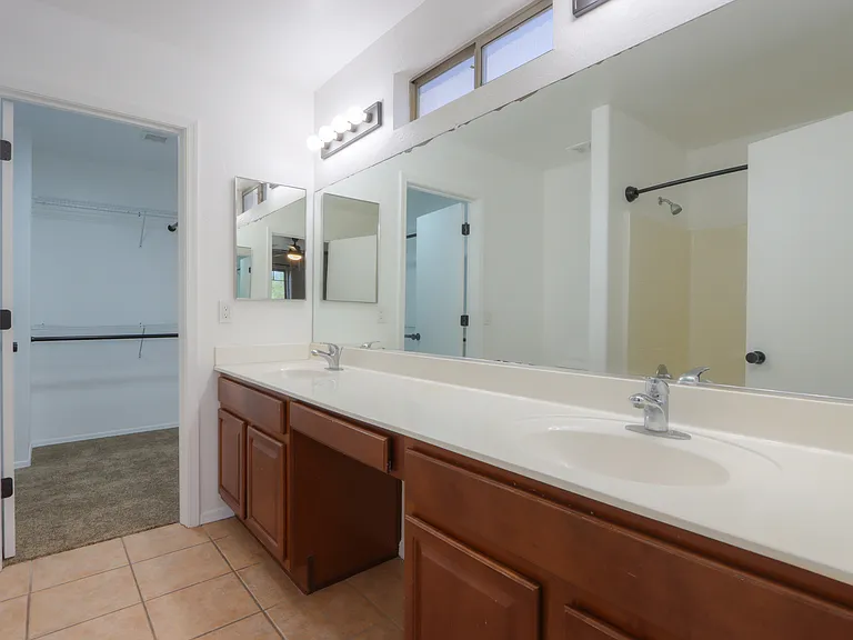 305 W Settlers Trl — Photo 27