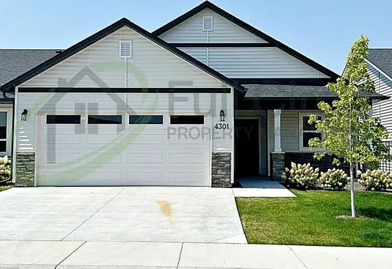 4301 S Chesman Ave — Photo 1