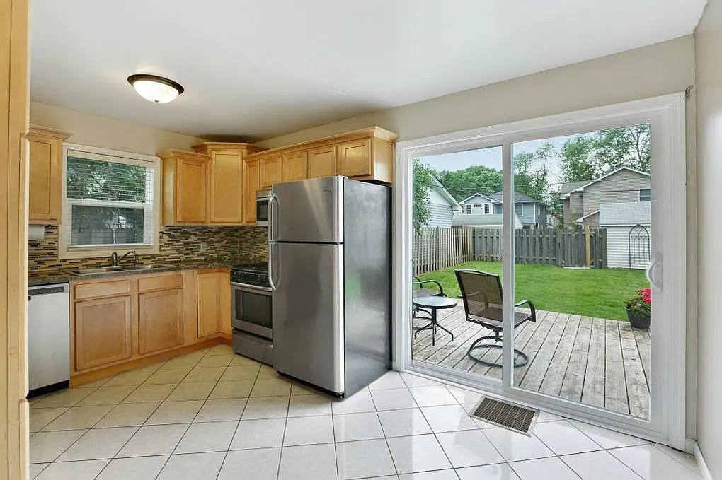 4 bed, 1723 sqft, $3,000 — Photo 4