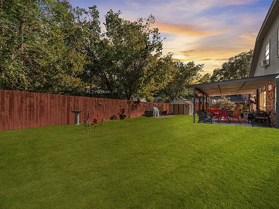 5th image of 2308 Louise Ln