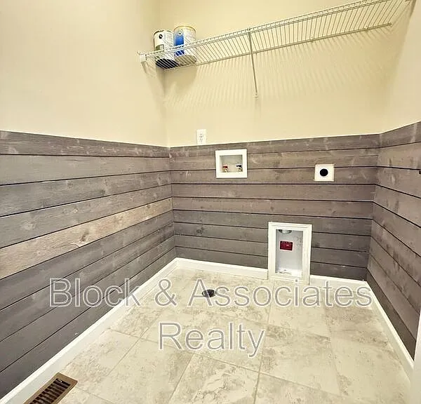 537 Austin View Blvd — Photo 36