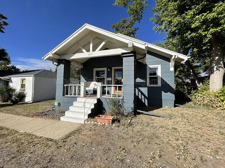 4909 Beach Ct — Photo 2