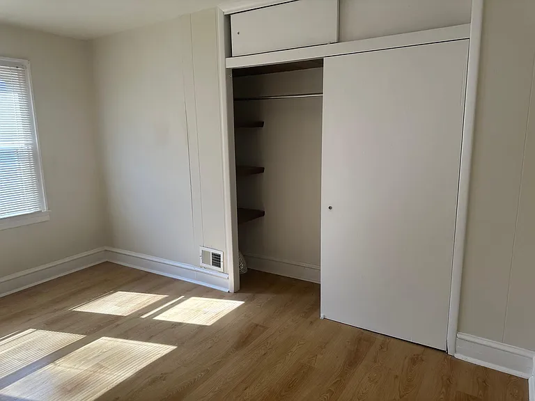 5707 N Woodstock St — Photo 17