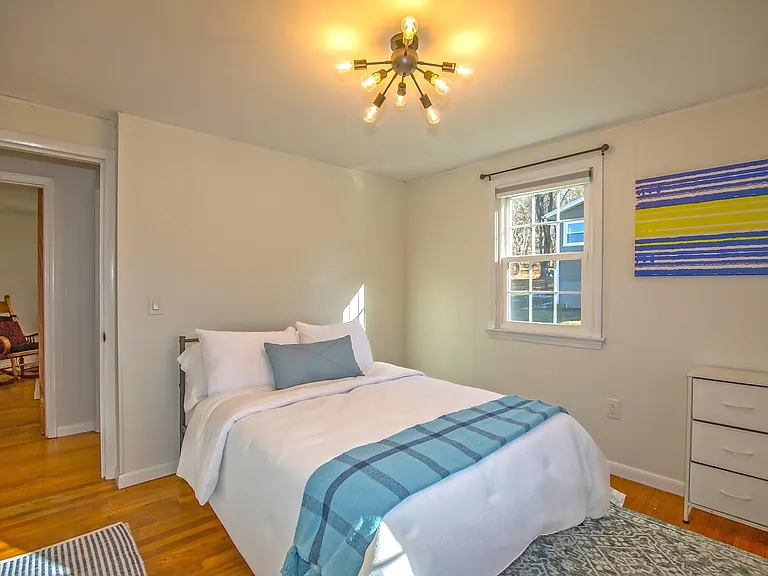 3 of 4 bedrooms with Full Size Mattress.