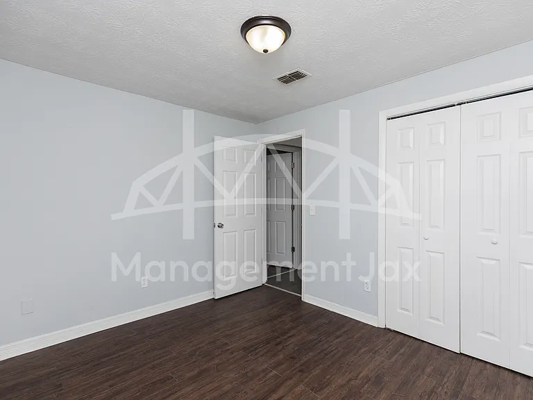 2661 W 25th St — Photo 14