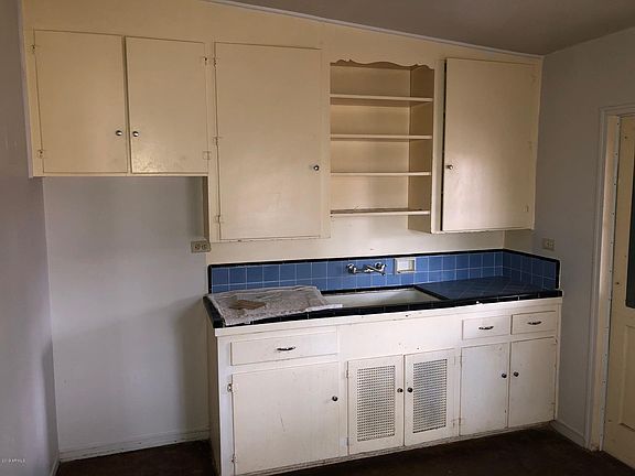 4th image of 2820 E Beverly Dr