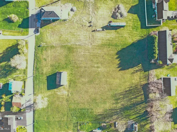 Bumble Bee Ln, Martinsburg, WV 25404