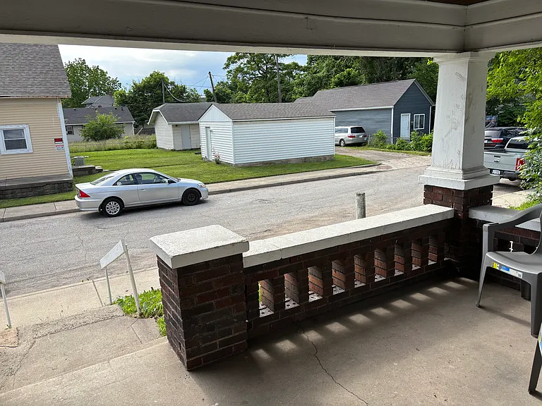 437 Leeds Ave — Photo 17
