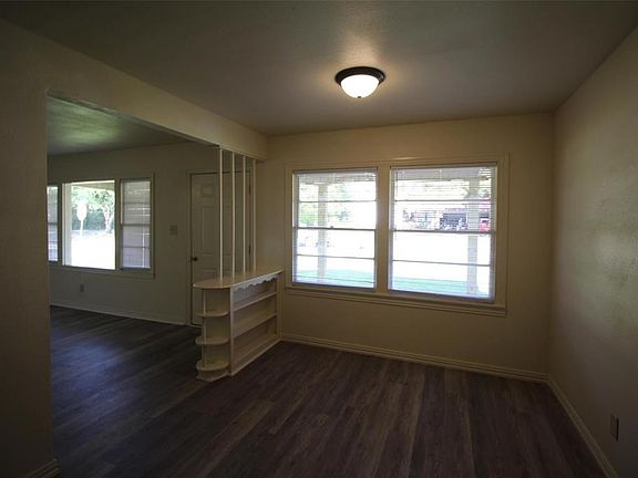 4th image of 400 N Waldrip St