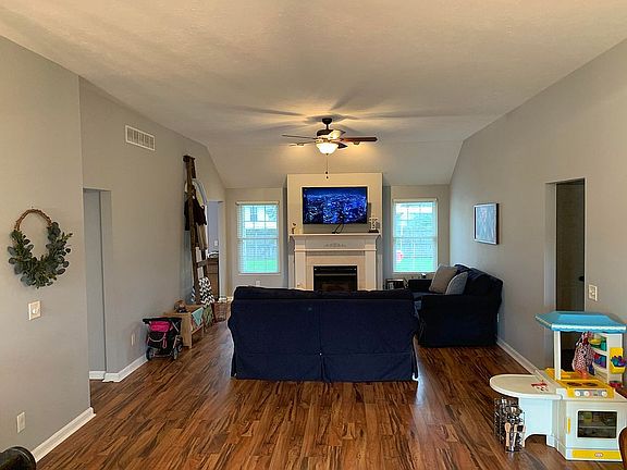 3rd image of 3841 Kennesaw Dr