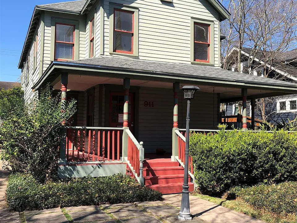 911 Harvard St #4