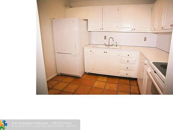3rd image of 6295 Bay Club Dr APT 4