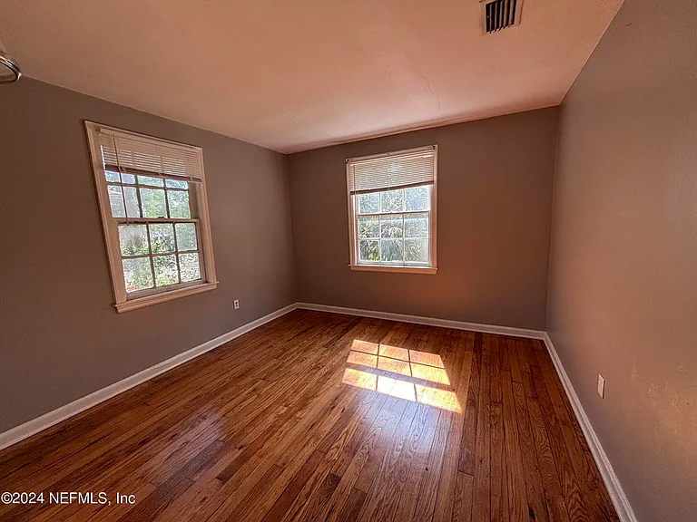 1115 McDuff Ave S — Photo 10
