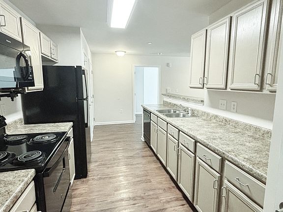 4th image of 31 Brookside Cir #218