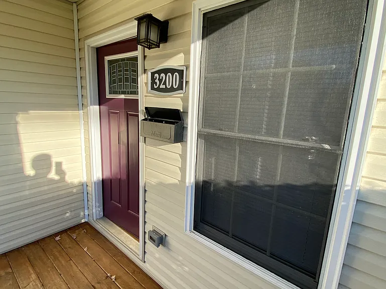 3200 Rosewood Ave — Photo 30