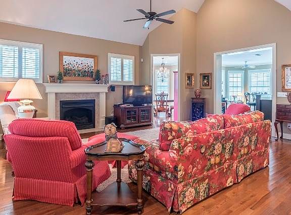 3rd image of 881 E Lakeshore Dr