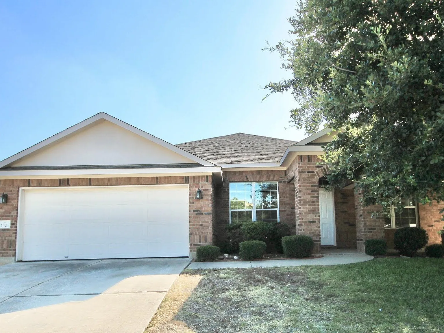 3 bed, 2.0 bath, 2045 sqft, $2,095 — Photo 1
