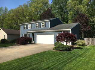 6096 Wild Oak Dr, North Olmsted, OH