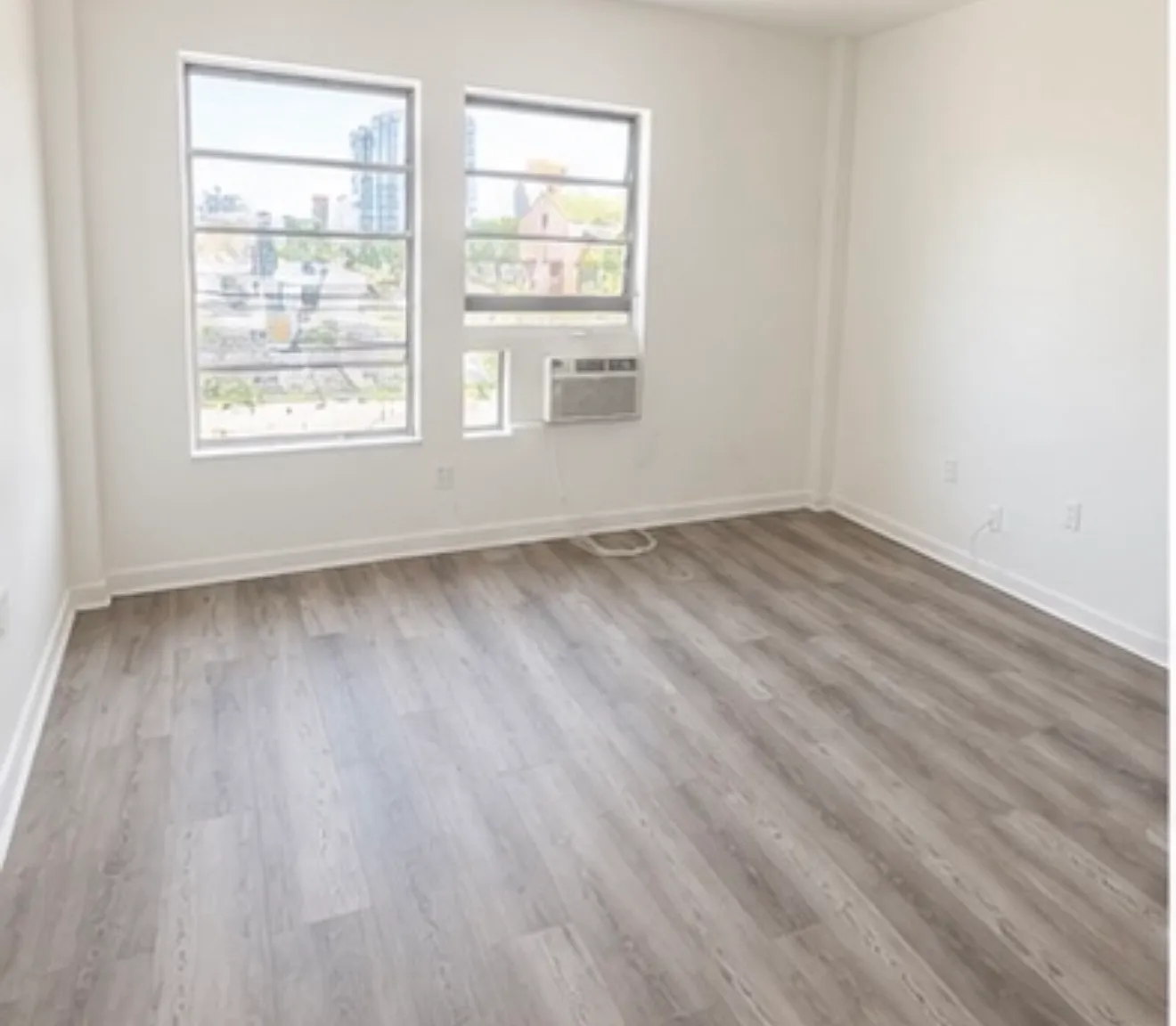 Studio, 400 sqft, $1,300 — Photo 2