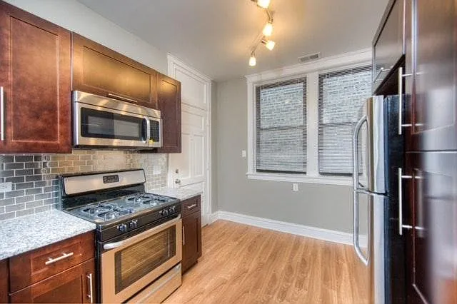 1211 W Catalpa Ave #3 — Photo 2