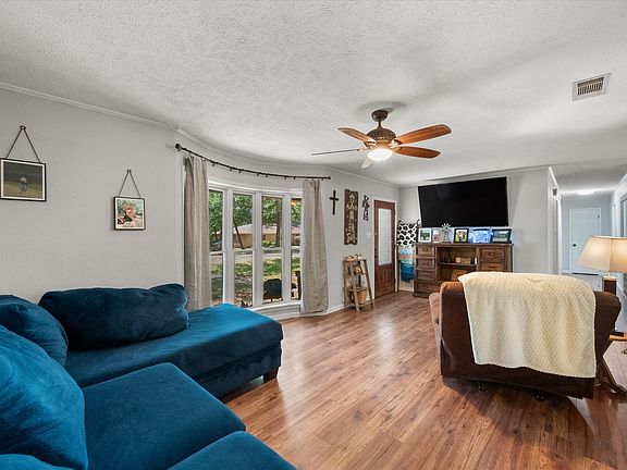 4th image of 721 Robindale Ln