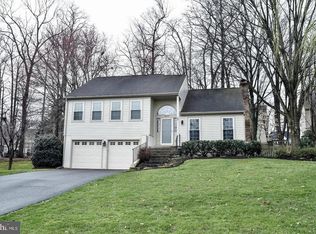 9013 Chestnut Ridge Rd, Fairfax Station, VA 22039