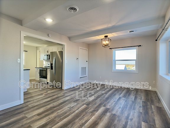 3rd image of 103 Main St E