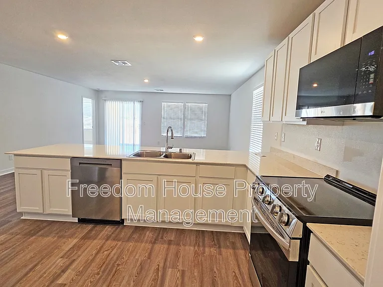 663 E Huyana Wind Dr — Photo 29
